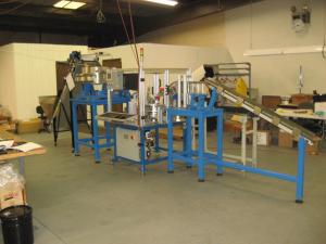 Operator loaded assembly machine with vision inspection and servo controlled radial product orientation 